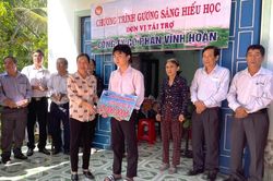 Đồng Tháp: Trao học bổng 'Gương sáng hiếu học' tặng sinh viên Bùi Huỳnh Phúc