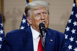 Ông Trump thông báo sẽ ra tòa để 'giành lại tên tuổi'