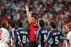 David Beckham tiết lộ nỗi đau nhận thẻ đỏ ở World Cup