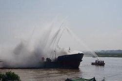 Nghệ An: Diễn tập phương án chữa cháy và cứu nạn, cứu hộ tại cảng xăng dầu
