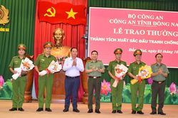 Khen thưởng đột xuất các đơn vị bắt 'nóng' đối tượng bắt cóc bé gái sau 6 giờ gây án