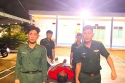 Cà Mau cứu kịp thời 15 thuyền viên bị chìm tàu trôi dạt trên biển
