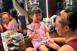 Cường Đô La làm 'chuột bạch' để con gái Suchin trổ tài make-up, nhìn kết quả mà sốc