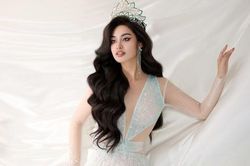 Hoa hậu Nông Thúy Hằng: 'Gia đình tôi không giàu có, chỉ đủ ăn đủ mặc'