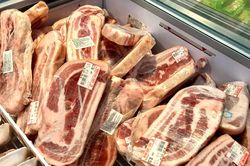 Giá heo hơi hôm nay 3/10: Nhập khẩu thịt heo về Việt Nam tăng tháng thứ 4 liên tiếp