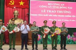 Khen thưởng đột xuất 4 tập thể tham gia khám phá nhanh vụ bắt cóc trẻ em, tống tiền