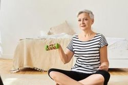 Năm thói quen lành mạnh giúp người ngoài 50 tuổi sống khỏe và lâu hơn