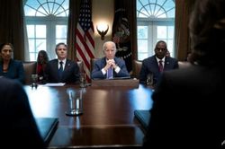 Tổng thống Joe Biden cấp tốc trấn an các đồng minh Ukraine sau bất ổn trên chính trường Mỹ