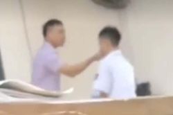 Nghịch cảnh trò quỳ lạy cô, thầy bóp cằm trò