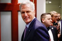 Chủ tịch Hạ viện Mỹ Kevin McCarthy bị bãi miễn