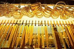 Giá vàng thế giới trượt xuống mức thấp nhất trong bảy tháng
