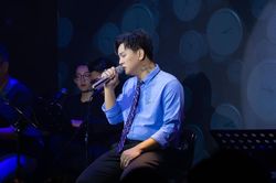 Hoài Lâm bật khóc khi hát trên sân khấu, lý do khiến ai cũng bất ngờ