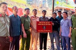 Công an huyện Chi Lăng phối hợp hỗ trợ 100 triệu đồng cho hộ nghèo xây dựng nhà