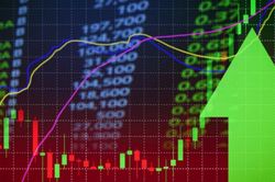 Sau phiên bán tháo, VN-Index phục hồi gần 11 điểm