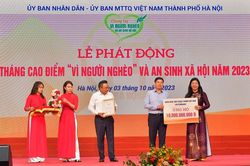 Vietcombank ủng hộ 10 tỷ đồng trong tháng cao điểm 'Vì người nghèo'