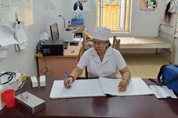 Nữ Trạm trưởng hơn 30 năm giúp đồng bào chữa bệnh bằng y học hiện đại