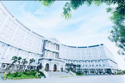 Trường Quốc tế bị phụ huynh đòi nợ thông báo thu phí hơn 100 triệu đồng