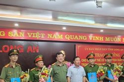 Long An thưởng nóng cho 5 tập thể phá nhanh vụ án bắt cóc bé gái 3 tuổi
