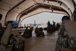 Quân đội Pháp bắt đầu rút quân khỏi Niger