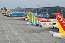 Hãng hàng không điều chỉnh lịch bay do ảnh hưởng của bão Koinu