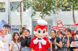 Sinh viên 'lên kèo' cùng Hành Trình Cảm Xúc của Jollibee trong mùa tựu trường