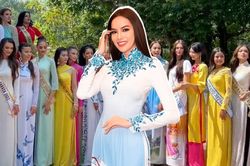 Thí sinh MGI diện áo dài tham quan Hà Nội, Hoàng Phương xuất hiện thế nào?