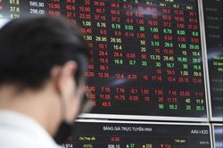 Chứng khoán lại 'đỏ lửa', VN-Index giảm xuống 1.113,89 điểm