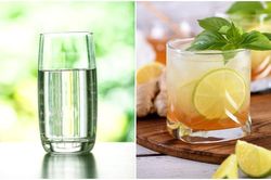 Nên uống nước lọc hay chanh mật ong khi ngủ dậy?