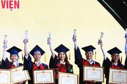 Hà Nội tuyên dương Thủ khoa xuất sắc tốt nghiệp các trường đại học, học viện năm 2023