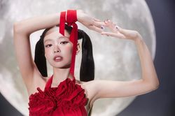 Jennie BLACKPINK tựa nàng tiên nhảy múa dưới ánh trăng trong MV 'You & Me'