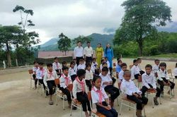 Nhà vui như hội khi năm học thứ 2 con được miễn giảm học phí