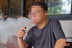 Thuốc lá điện tử: Dễ quen, khó bỏ, hậu quả khôn lường
