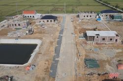 Người dân phấn khởi xây nhà ở các khu tái định cư cao tốc Bắc - Nam