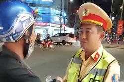 Bị kiểm tra nồng độ cồn, tài xế rút ống xăng, cầm bật lửa đe dọa CSGT