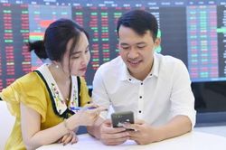 Chứng khoán hôm nay (6/10): VN-Index bật tăng cuối phiên chiều, thanh khoản vẫn thấp