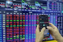 VN-Index tăng mạnh về cuối phiên