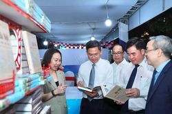 Thắp lửa tri thức - Kiến tạo tương lai