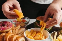 7 sai lầm sau bữa tối làm hỏng việc giảm cân