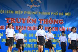 Phụ nữ Hà Nội truyền thông về quyền trẻ em gái