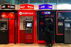 Lo lừa đảo gia tăng, ngân hàng Singapore cho phép khách hàng tự khóa một phần tài khoản