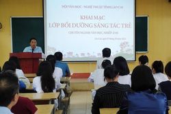 Gần 50 học sinh, hội viên trẻ được bồi dưỡng sáng tác văn học và nhiếp ảnh