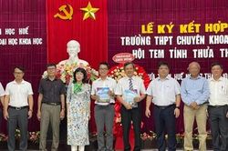 Phát triển câu lạc bộ tem trong trường học