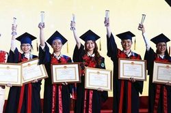 Hà Nội tuyên dương Thủ khoa xuất sắc tốt nghiệp các trường đại học, học viện năm 2023