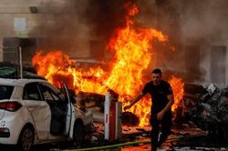 Hamas tập kích bất ngờ khiến Israel báo động 'tình trạng chiến tranh'