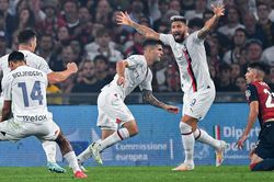 Vòng 8 Serie A: Giroud xỏ găng giải cứu AC Milan, Inter sảy chân trước đối thủ dưới cơ