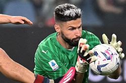 Giroud cứu thua xuất sắc khi trở thành thủ môn bất đắc dĩ cho AC Milan