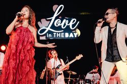 Vợ chồng Jimmii Nguyễn – Ngọc Phạm mang tình khúc thập niên 90 đến minishow Love in the Bay