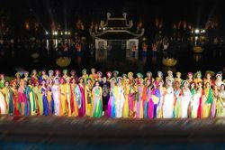 Chủ tịch Miss Grand International đặc biệt ấn tượng với 'Tinh hoa Bắc bộ'