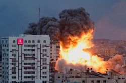 Israel tấn công trả đũa mạnh mẽ, hơn 230 người Palestine ở Dải Gaza thiệt mạng
