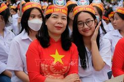Hàng nghìn người cổ vũ cho 'nhà leo núi' Lê Xuân Mạnh tại Thanh Hóa